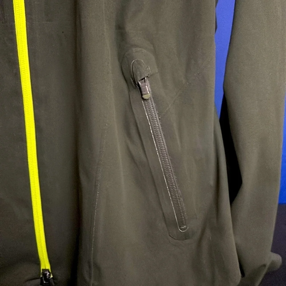 Athleta Waterproof Rain Runner Jacket Forest Green Size Large RN 54023 - Picture 4 of 12